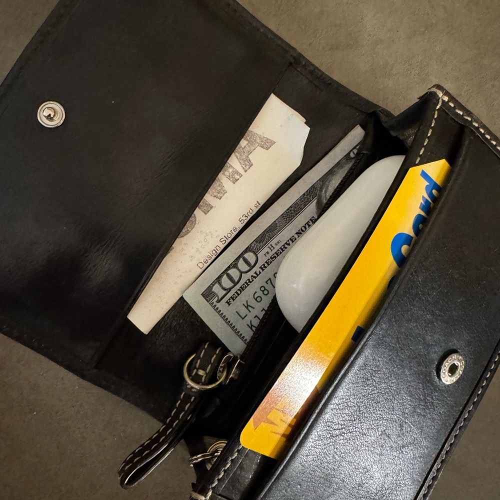 Vintage Coach Hamptons Black Leather Wallet w. White Stitching & Key Ring - Picture 6 of 16